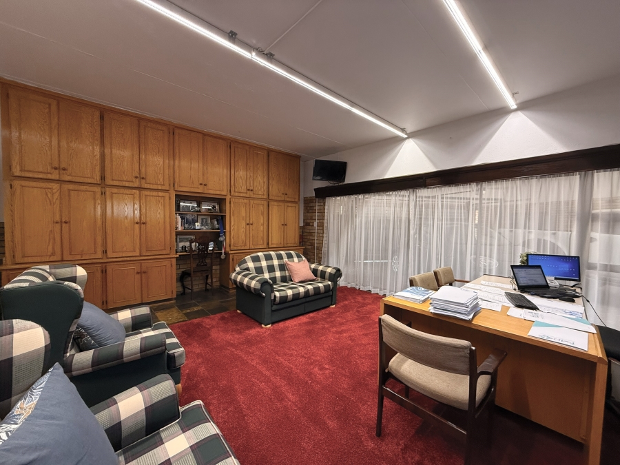 6 Bedroom Property for Sale in Van Der Hoff Park North West